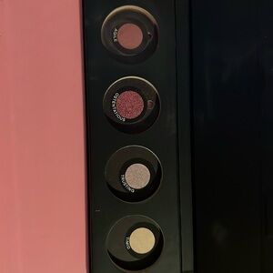 Younique Moodstruck pressed shadow quad palette